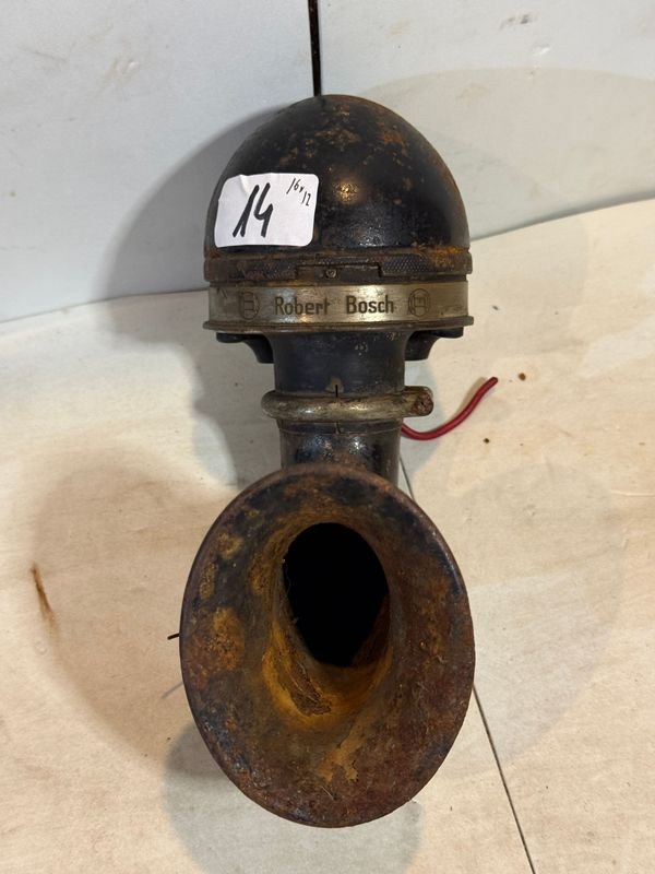 Bocina antigua de cachila marca Bosch en mal estado - imagen 2