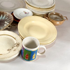 Lote Variado de Platos, Recipientes y Taza Coca-Cola - imagen 4