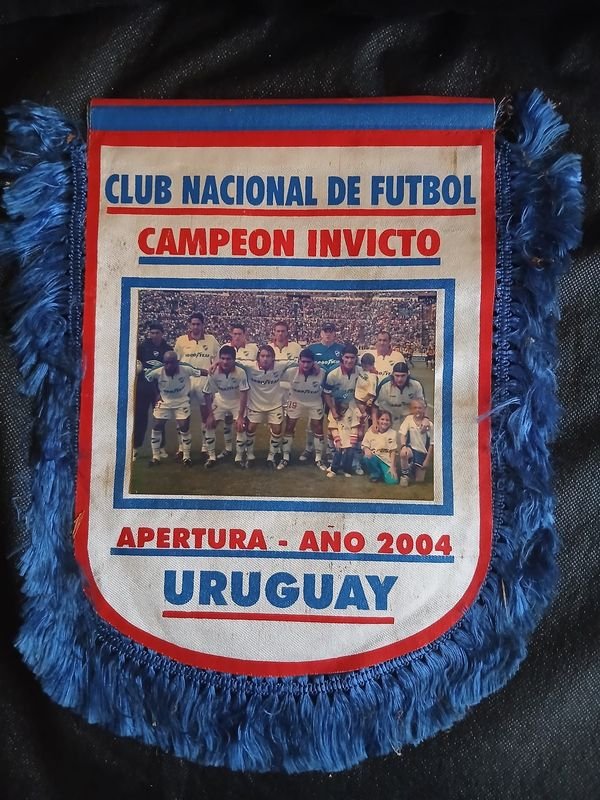 Banderín Club Nacional de Football "Campeón Invicto Apertura 2004"