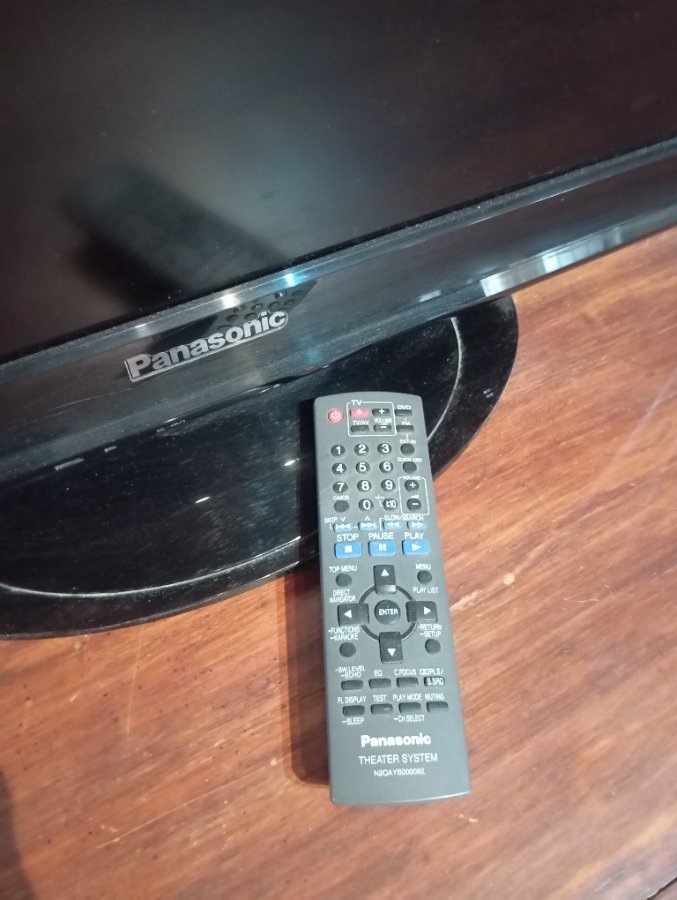Televisor Panasonic de 32 pulgadas en buen estado - imagen 3