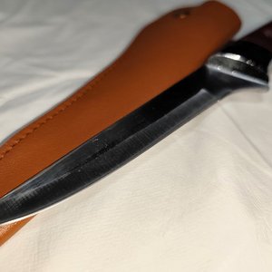 Cuchillo de Deshuese con Funda de Cuero y Mango Remachado - imagen 2