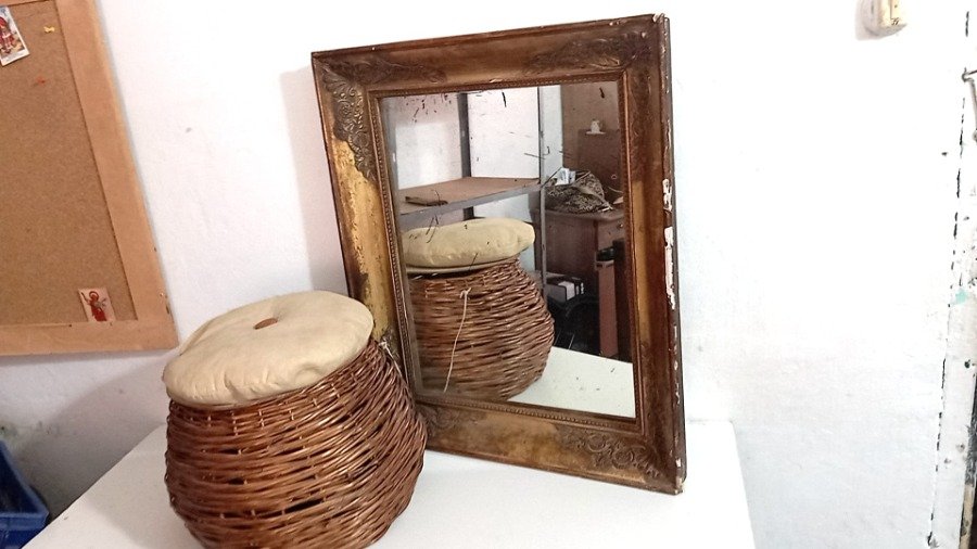 Lote anterior: Dos piezas de decoración para hogar con espejo y canasto