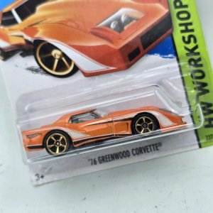 Hot Wheels Corvette Greenwood '76 Naranja Dorado - imagen 2
