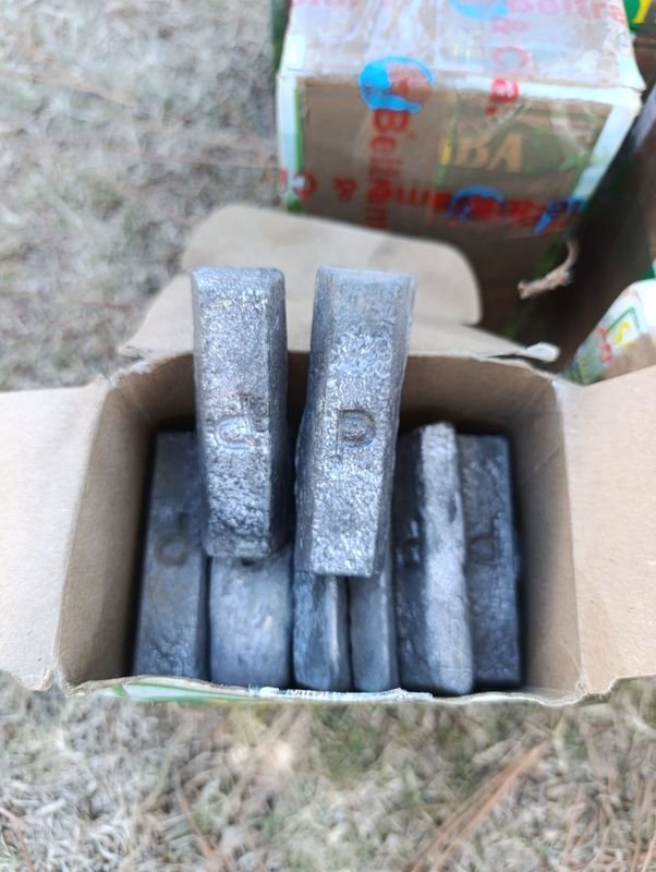 Cajas de carbón y plomos - imagen 2