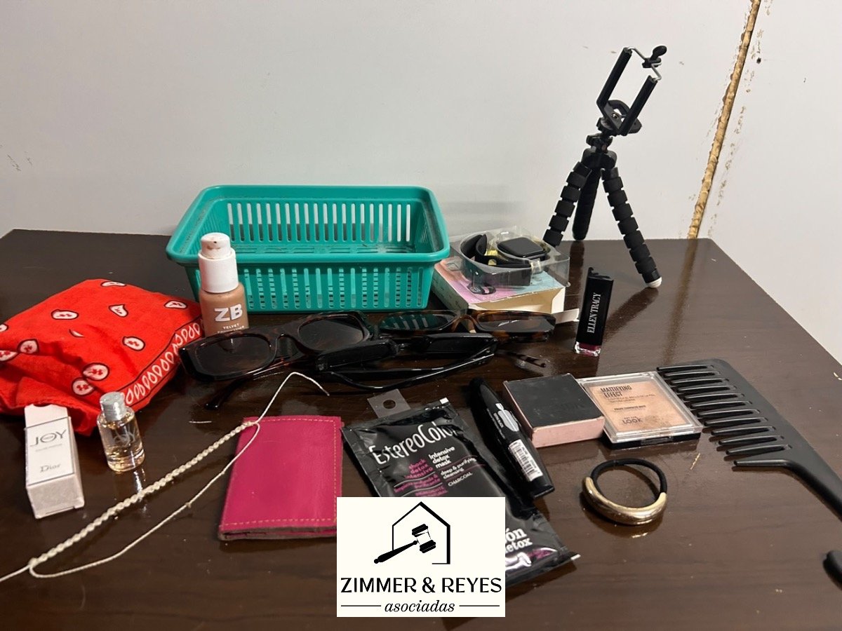 Lote de Maquillaje, Lentes de Sol, Organizador y Accesorios Varios