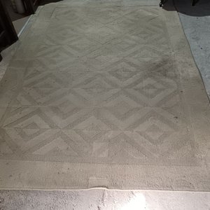 Lote anterior: Alfombra Grande Beige con Diseño Geométrico