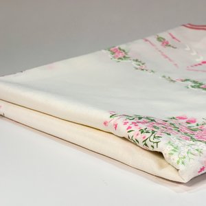Mantel de Hilo Blanco con Guarda Rosada y Flores - 140x220 cm - imagen 2