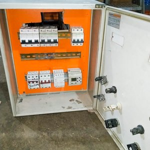 Tablero Eléctrico Metálico con Térmicas y Pulsadores - imagen 2