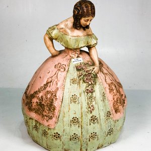 Figura de Cerámica de Dama con Vestido Estilo Victoriano, 39 cm - imagen 2