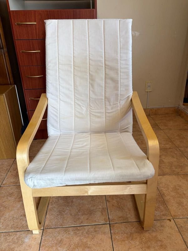 Sillón Flex de Madera y Tela Blanca