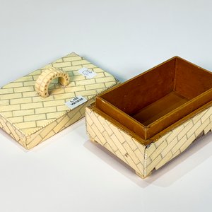 Cofre Rectangular de Madera y Marfilina con Faltantes - imagen 3