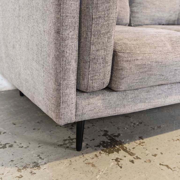 Sofá de dos cuerpos tapizado en tela gris para decorar tu hogar - imagen 2