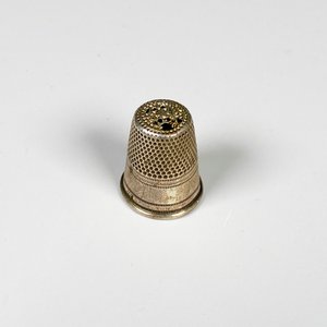 Dedal de Plata con Diseño Calado y Grabado - imagen 2