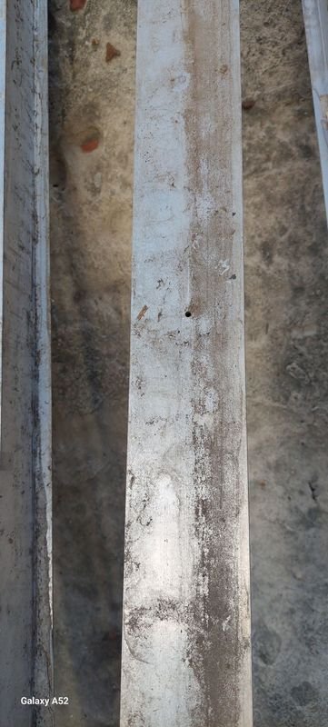 Pile de barras de hierro largas y gruesas - imagen 4