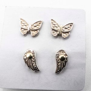 Lote siguiente: Dos Pares de Tornillos de Plata con Diseño de Mariposa y Alas