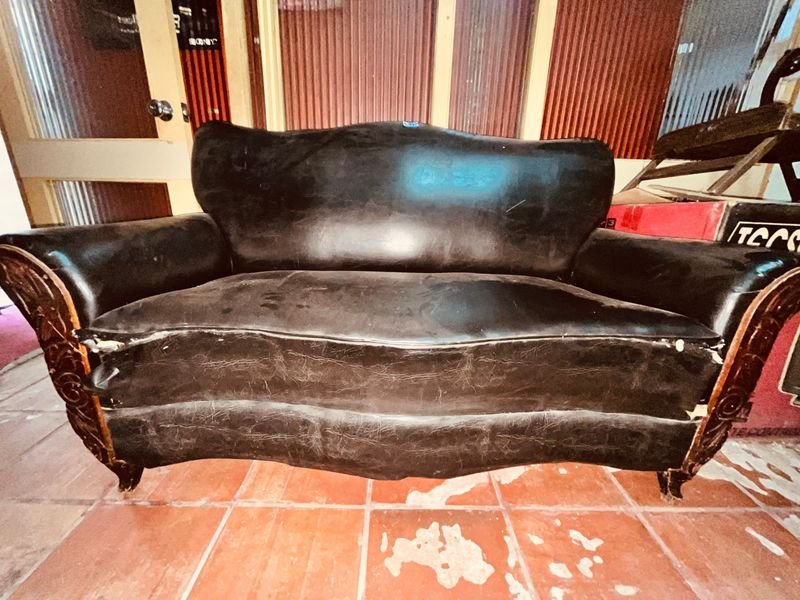 Sillon Frances Tapizado Negro - Muebles Usados