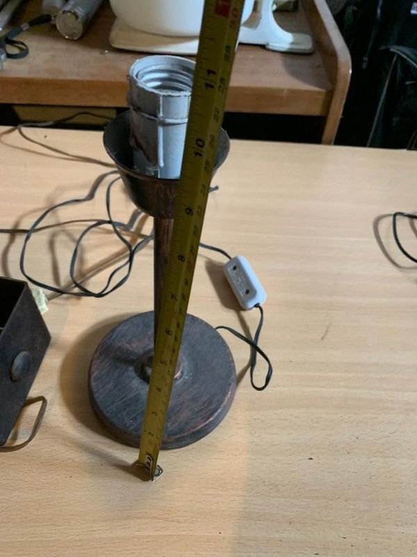 Lámparas de pie con base de madera y accesorios - imagen 4