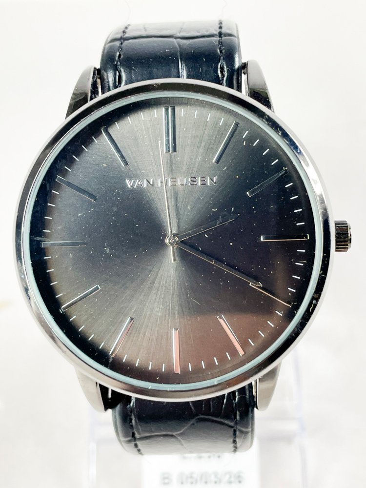 Reloj de pulsera con esfera negra y detalles en plata - imagen 2