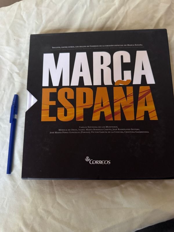 Lote siguiente: Libro 'Marca España' editado por Correos de España