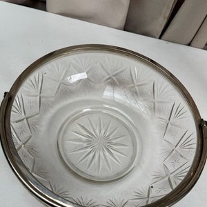 Juego de Cristal Tallado: Florero y Cuenco con Detalles Metálicos - imagen 7