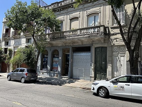 Comercial con garaje para varios autos en San Salvador