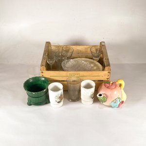 Lote anterior: Variedad de Vajilla: Platos, Vasos, Tazas y Tetera Decorativa