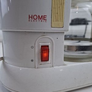 Lote de 5 Pequeños Electrodomésticos: Cafetera, Licuadora, Tostadora y Vaporizador - imagen 4