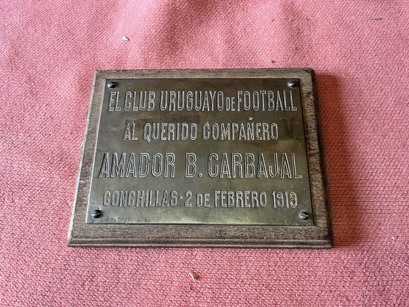 Placa de bronce conmemorativa con marco de madera - imagen 1