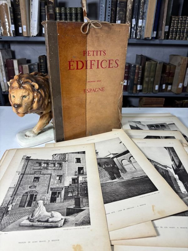 Lote anterior: Libros y Estatuas de León por Augustin Bernard en 1926