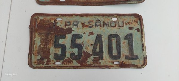 Placas de matrícula viejas y dañadas - imagen 2