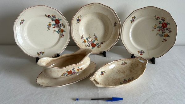 Juego de Vajilla Italiana de Loza: Platos, Salsera y Fuente con Flores