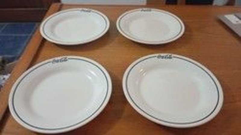 Lote anterior: Platos de porcelana coleccionables de Coca Cola