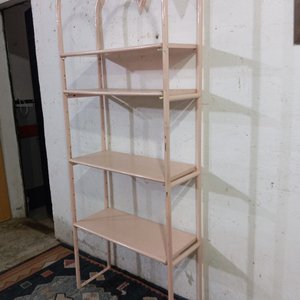 Estantería de caño rosa con detalles en bronce, 4 niveles - imagen 4