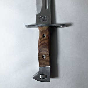 Bayoneta Militar AK-47 CCCP con Hoja de Acero, Cabo de Madera y Vaina de Cuero - imagen 2