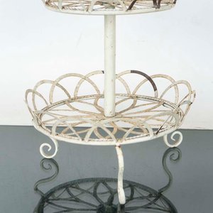 Frutero Metálico de Dos Estantes con Detalles Decorativos - imagen 2