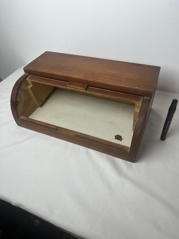 Caja de madera antigua con accesorios - imagen 4