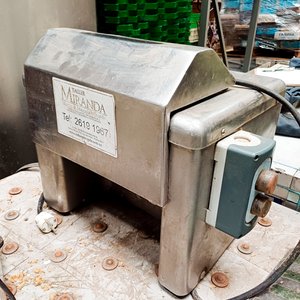 Lote siguiente: Tiernizadora de acero inox ( no prende )