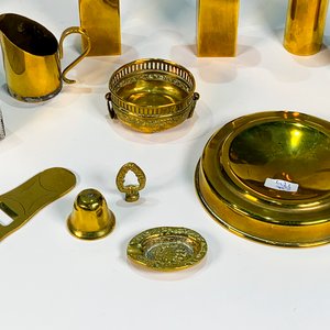 Lote de 12 Piezas Vintage en Bronce y Peltre: Cenicero, Veleros, Jarras y Más - imagen 4