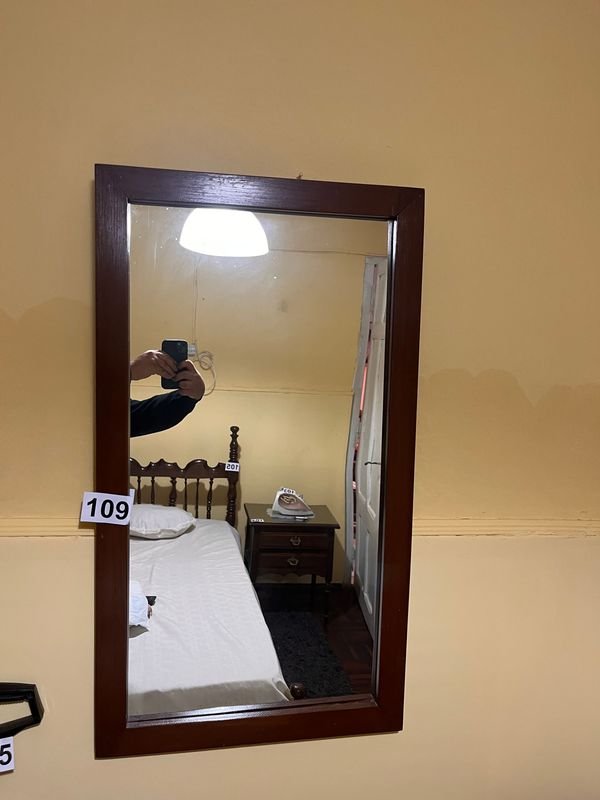 Lote anterior: Espejo de Madera con Marco