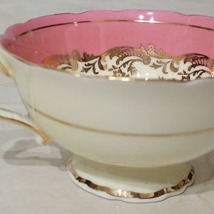 Taza de té de porcelana fina inglesa Paragon con detalles dorados y borde rosa - imagen 2