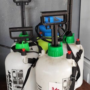 Lote anterior: Lote de 3 Pulverizadores a Presión Blancos con Correas