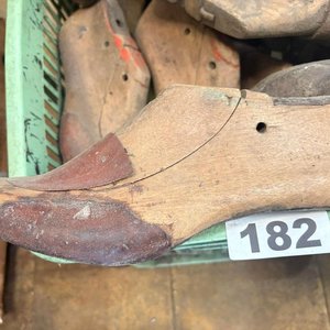 Lote de 30 Hormas Antiguas para Calzado en Madera - imagen 3