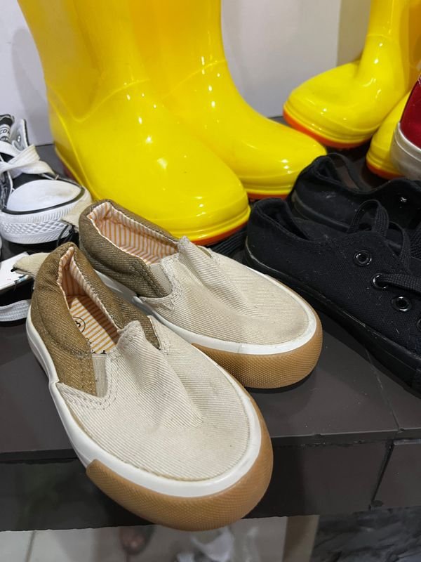 Zapatillas infantiles de diferentes colores - imagen 3
