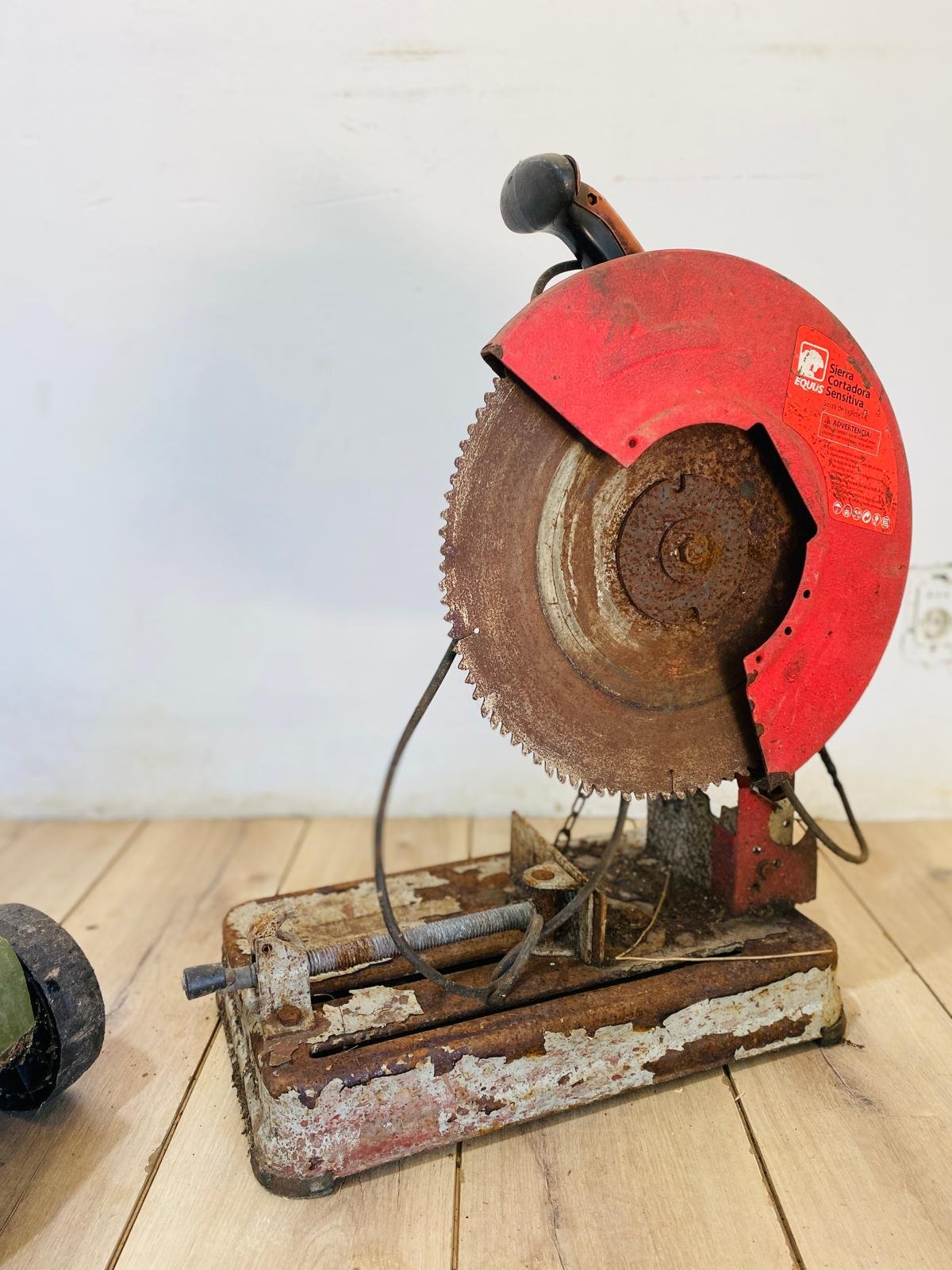 Item cortadora-de-cesped-4-ruedas-sierra-sensitiva - Image 1