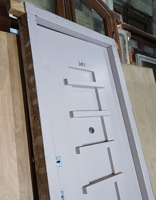 Puerta de ingreso con marco en pinotea - imagen 6