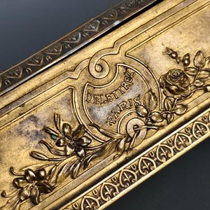 Caja de Perfume Francés "Esora" en Metal Dorado con Interior de Terciopelo - imagen 5