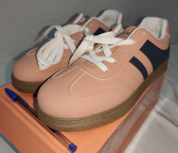 Zapatillas Deportivas Rosadas y Azules de Eco Cuero, Talle 37 (36 UY)