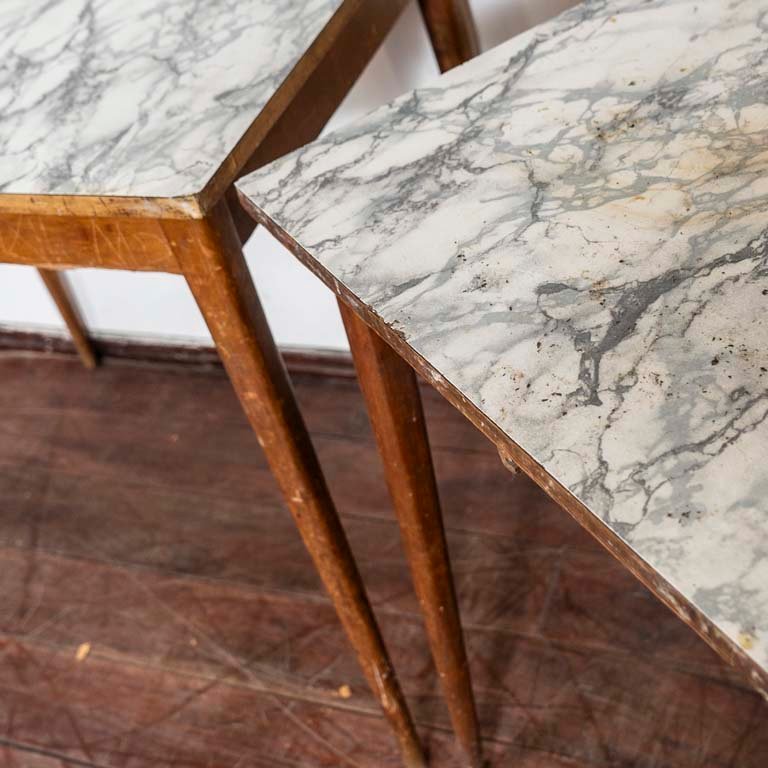 Mesas de madera con detalles en la madera y tablones de mármol - imagen 2