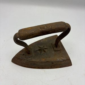 Plancha Antigua de Hierro Fundido con Estrella Decorativa - imagen 3