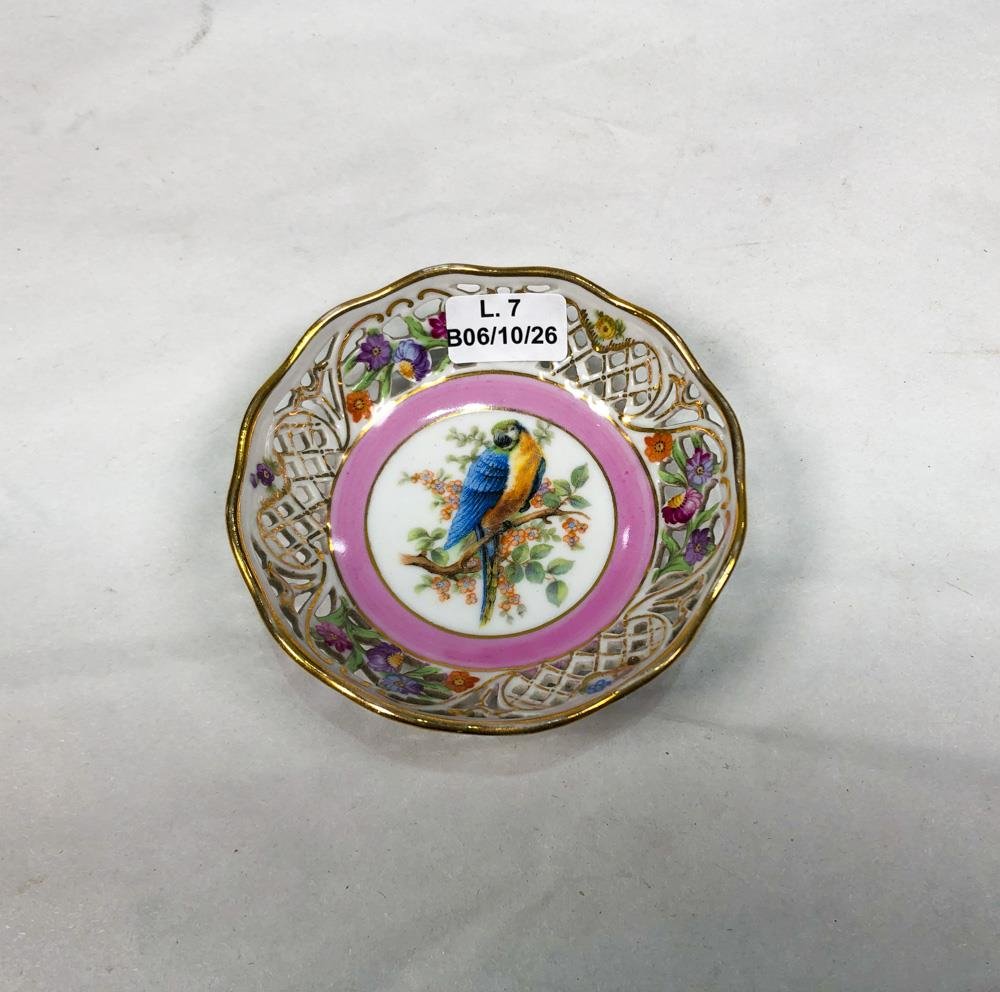 Centrito de Porcelana Alemana Bavaria Floral con Loro y Guarda Calada